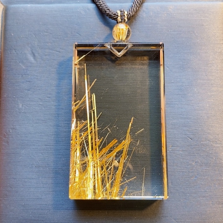 颈饰未镶嵌发晶天然白体黄钛晶四方无事牌