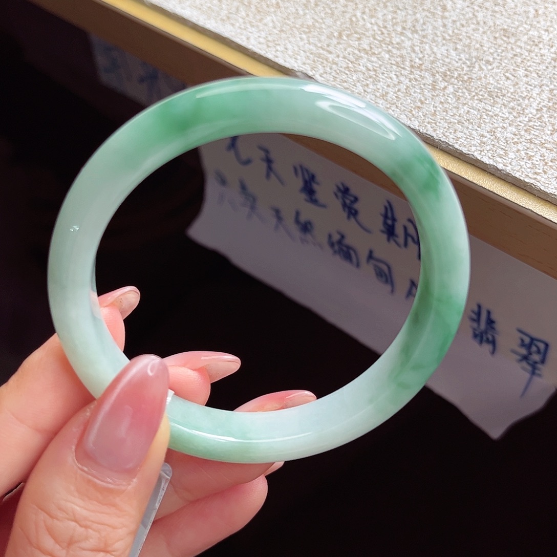 翡翠未镶嵌手镯手镯