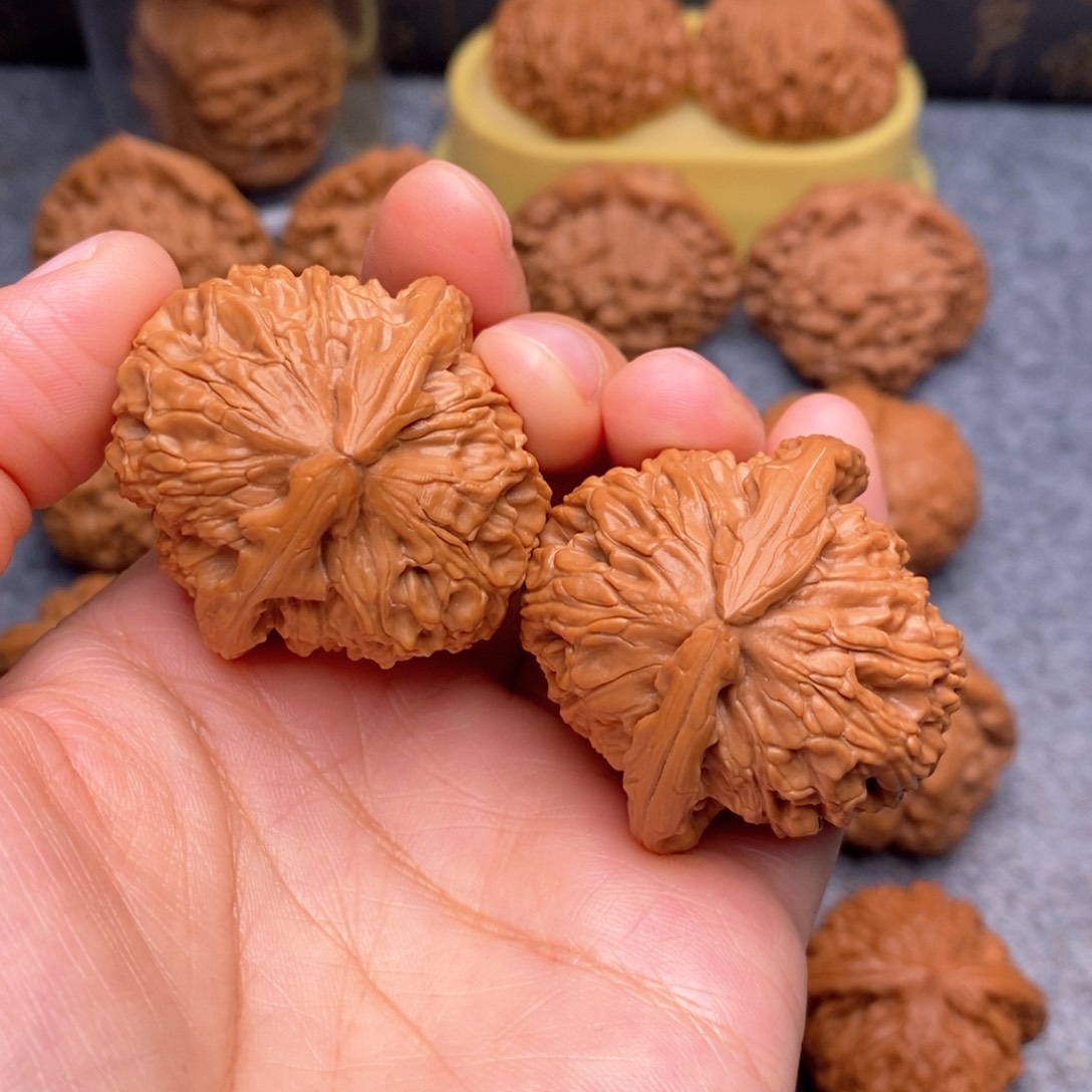 文玩核桃把件尼****.三角白40尺