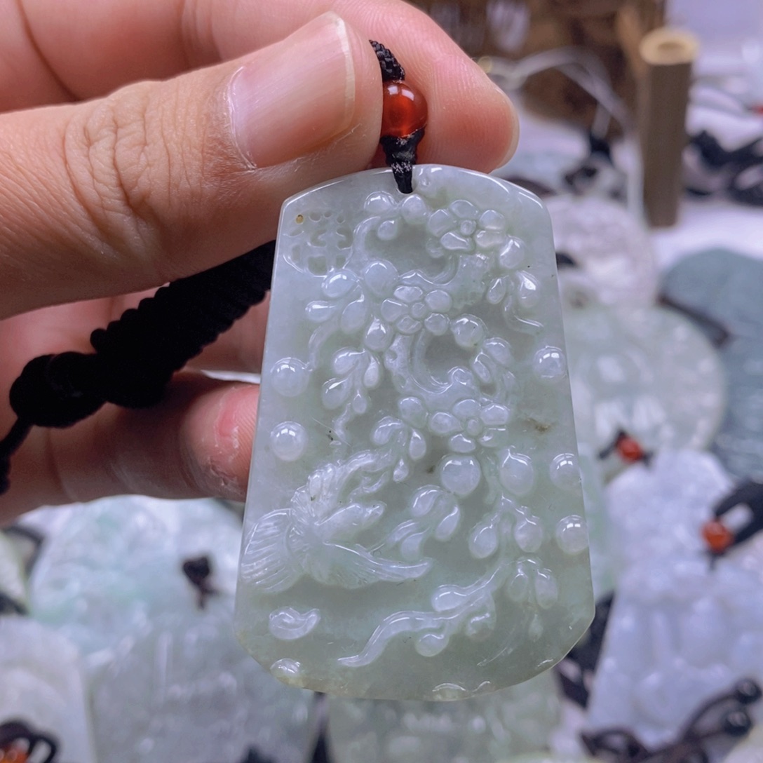 翡翠颈饰未镶嵌翡翠