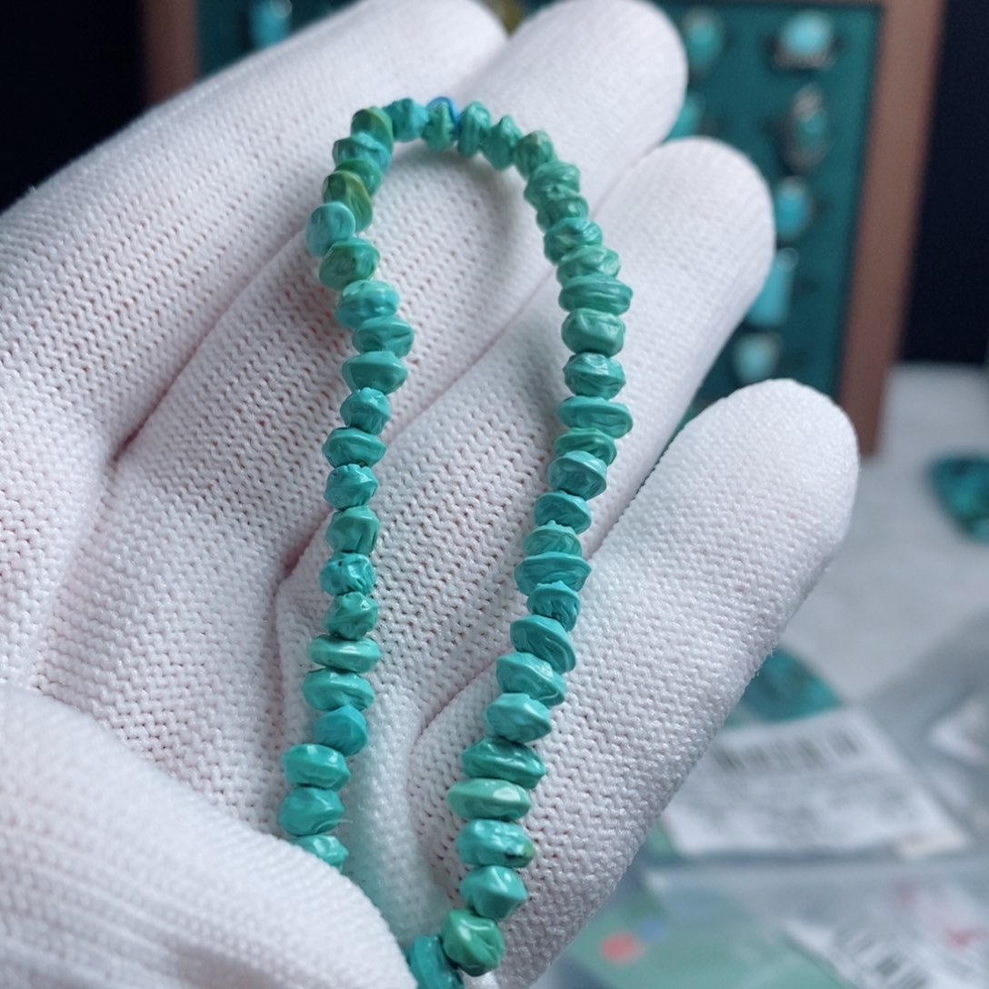 绿松石颈饰未镶嵌