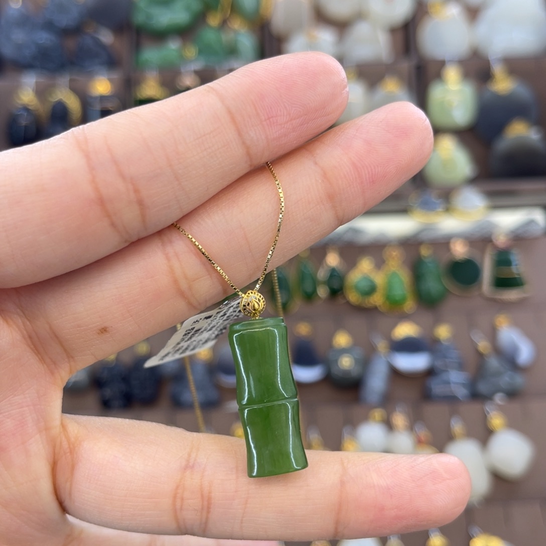 和田玉18K金镶嵌吊坠