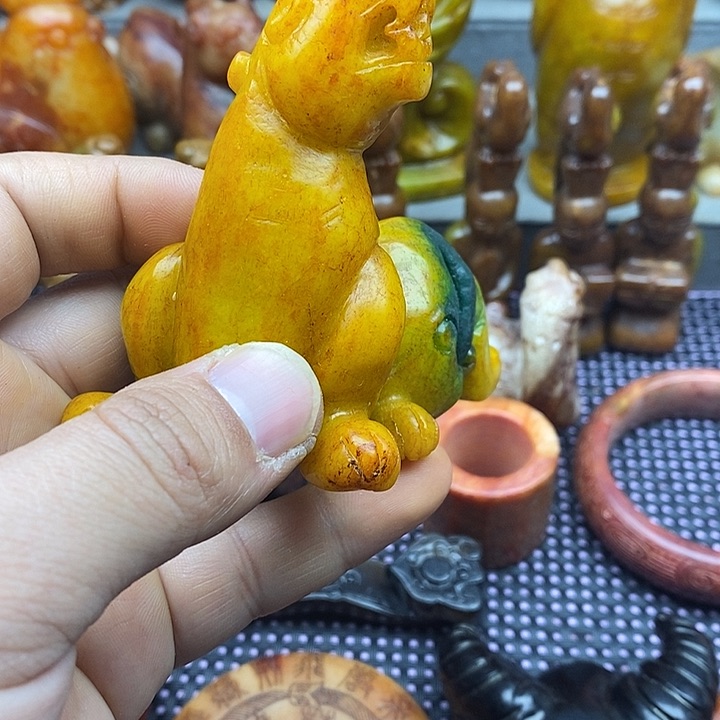 未镶嵌蛇纹石玉颈饰