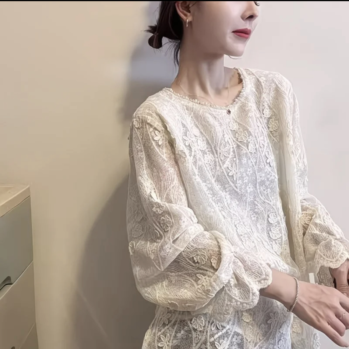 010-3 珍珠圆领蕾丝上衣  衣长68
