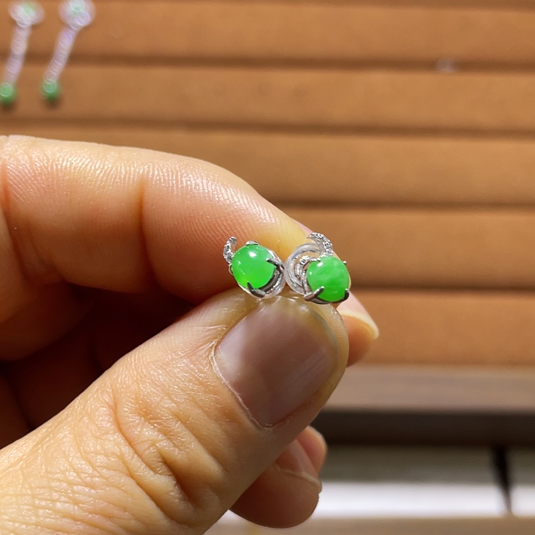 未镶嵌定制翡翠翡翠吊坠