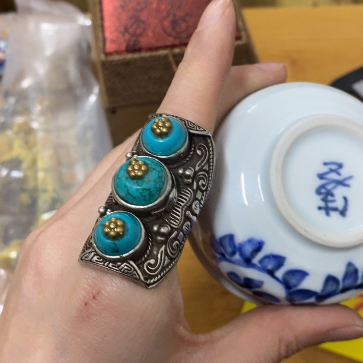 瓷中古工艺品一件