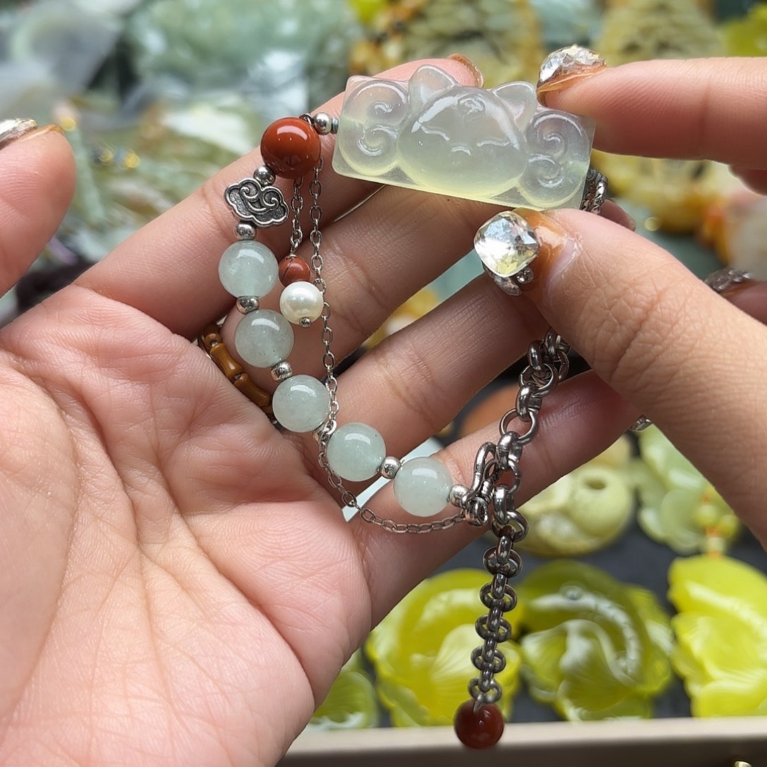 蛇纹石玉未镶嵌颈饰