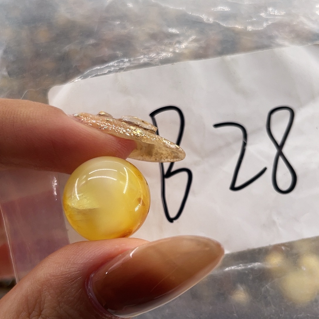 琥珀未镶嵌裸石15福利