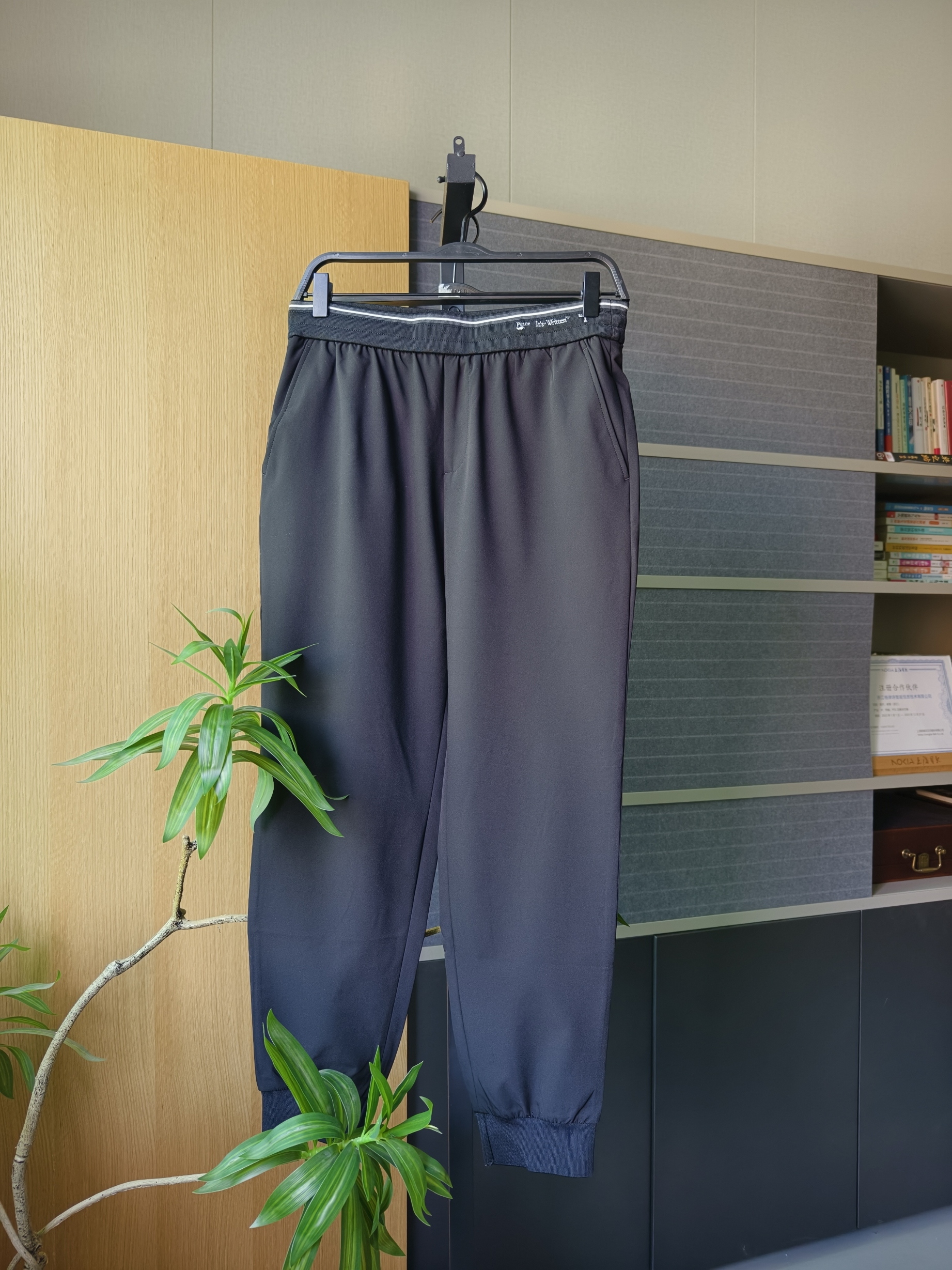 小二哥服饰 男士新款黑色休闲裤简约百搭~剪标