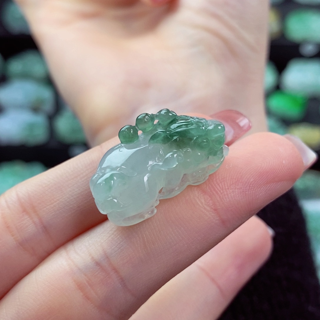 翡翠颈饰未镶嵌天然