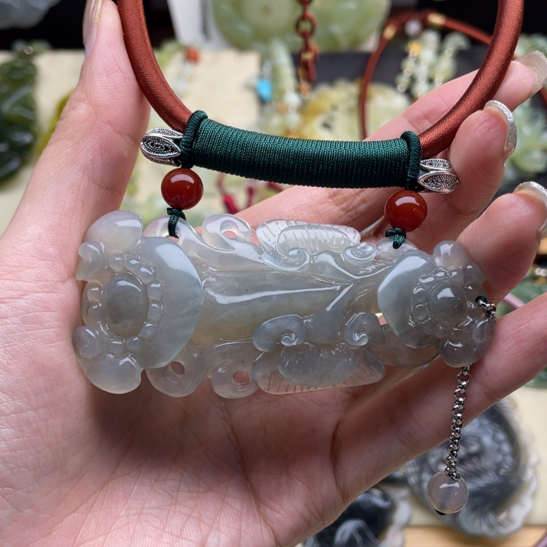 蛇纹石玉颈饰未镶嵌