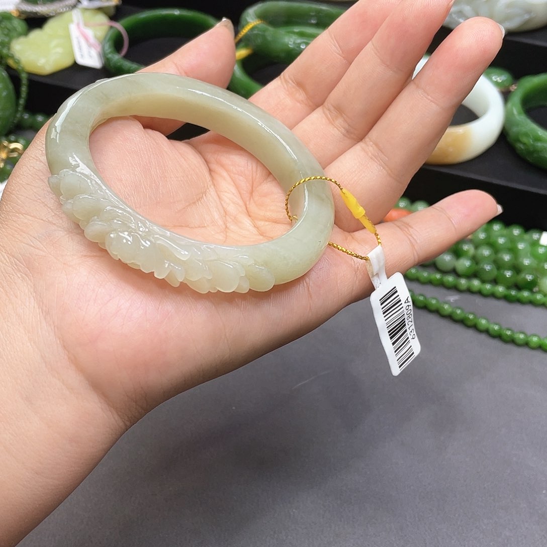 和田玉手镯60圈口40未镶嵌