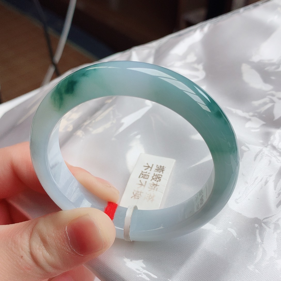 翡翠手镯未镶嵌天然翡翠A货