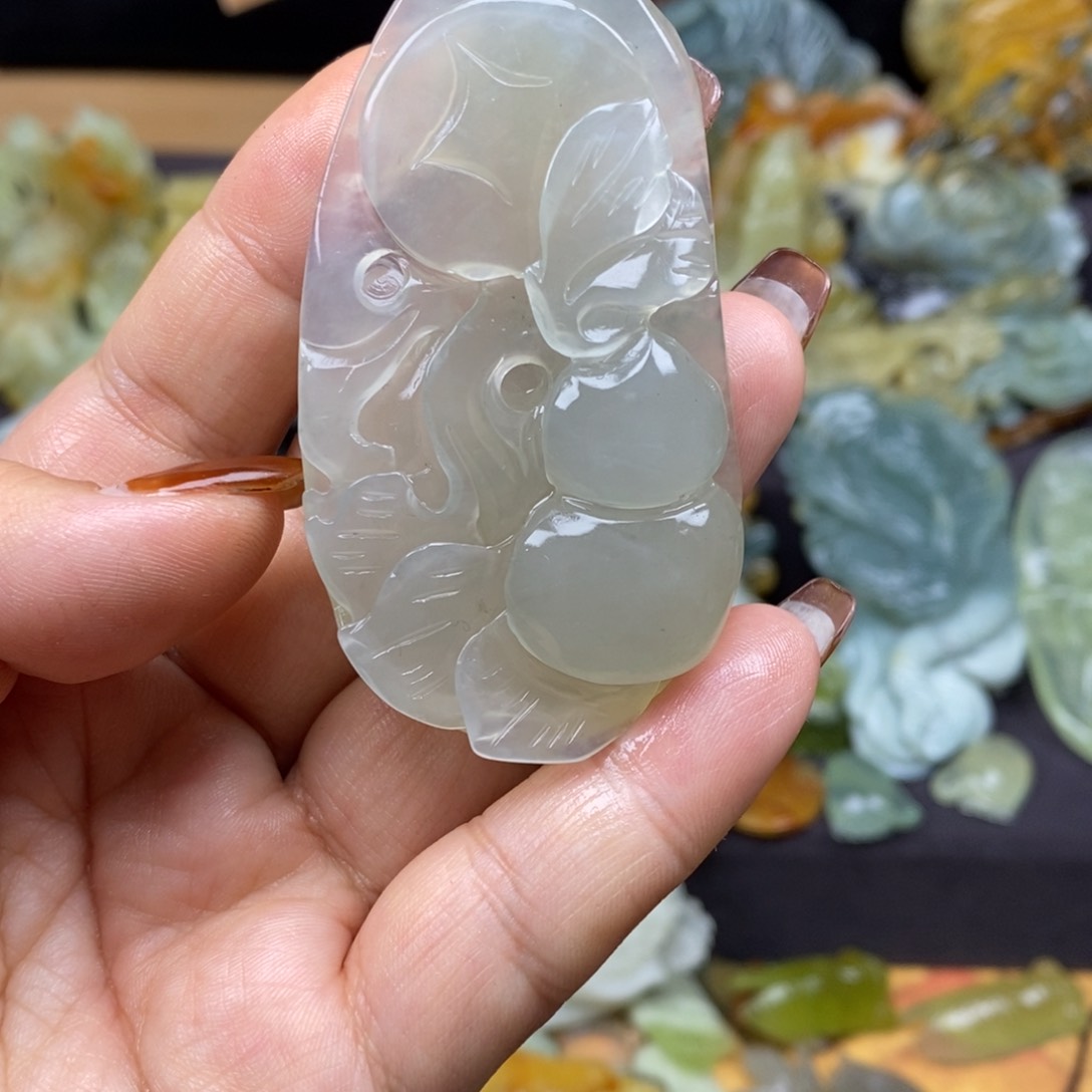 蛇纹石玉颈饰未镶嵌