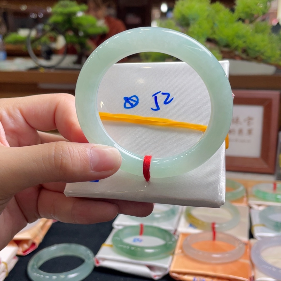 翡翠手镯未镶嵌52 圆条 