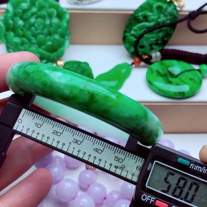 翡翠未镶嵌手镯…．．