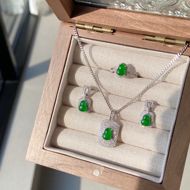 【元满】“福禄”三件套 翡翠葫芦S925银镶嵌耳坠项链戒指 绿色时尚
