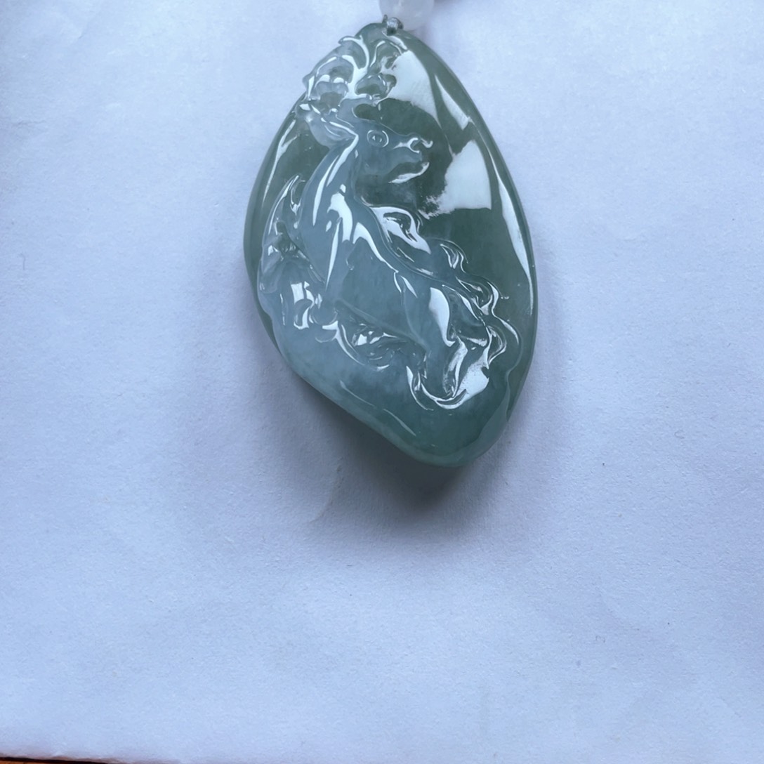 翡翠未镶嵌颈饰小鹿