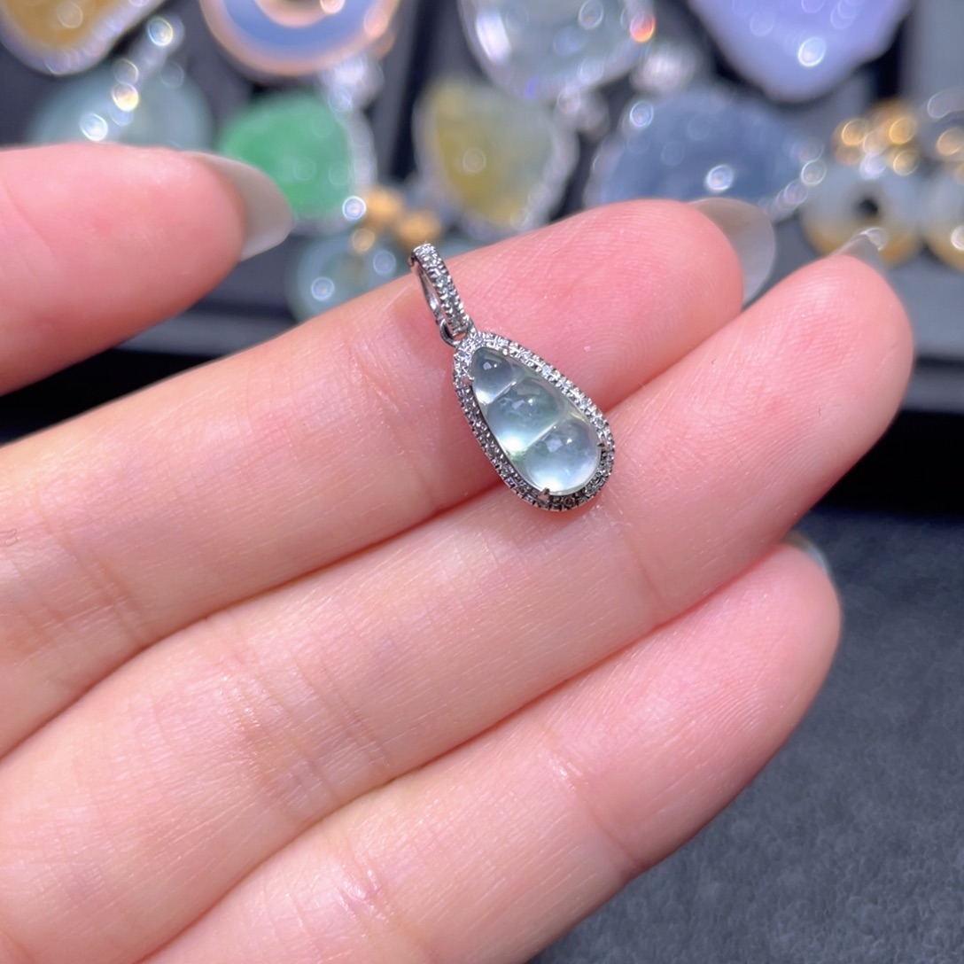 颈饰18K金镶嵌翡翠翡翠