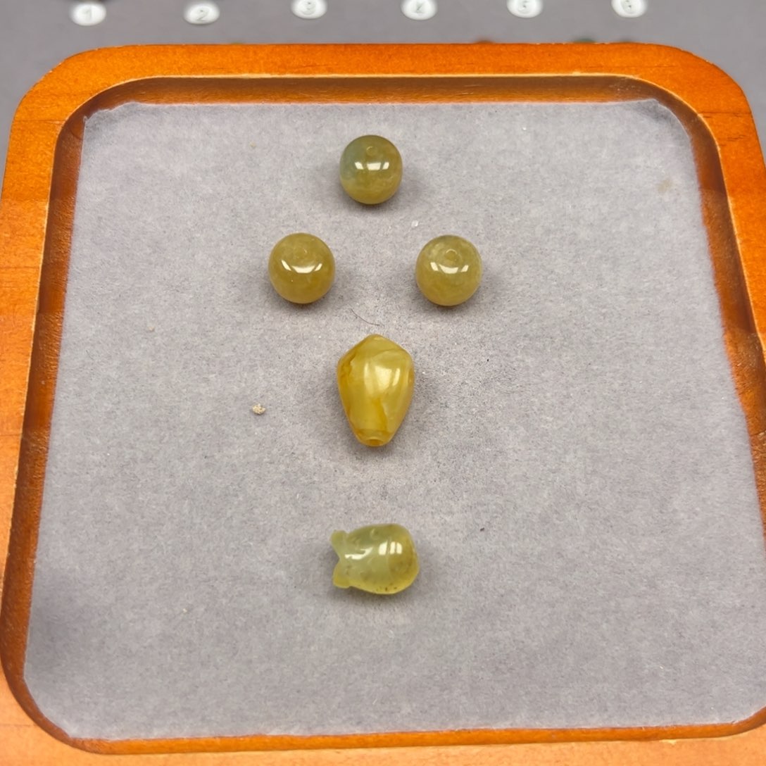 未镶嵌蛇纹石玉颈饰微瑕不退不换