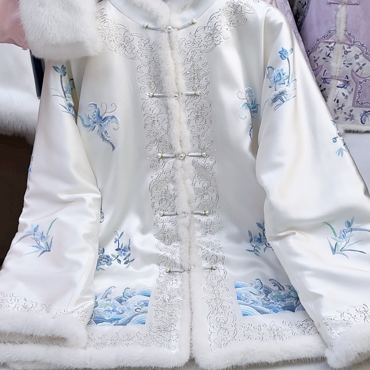 织绣真丝白色立领 棉服