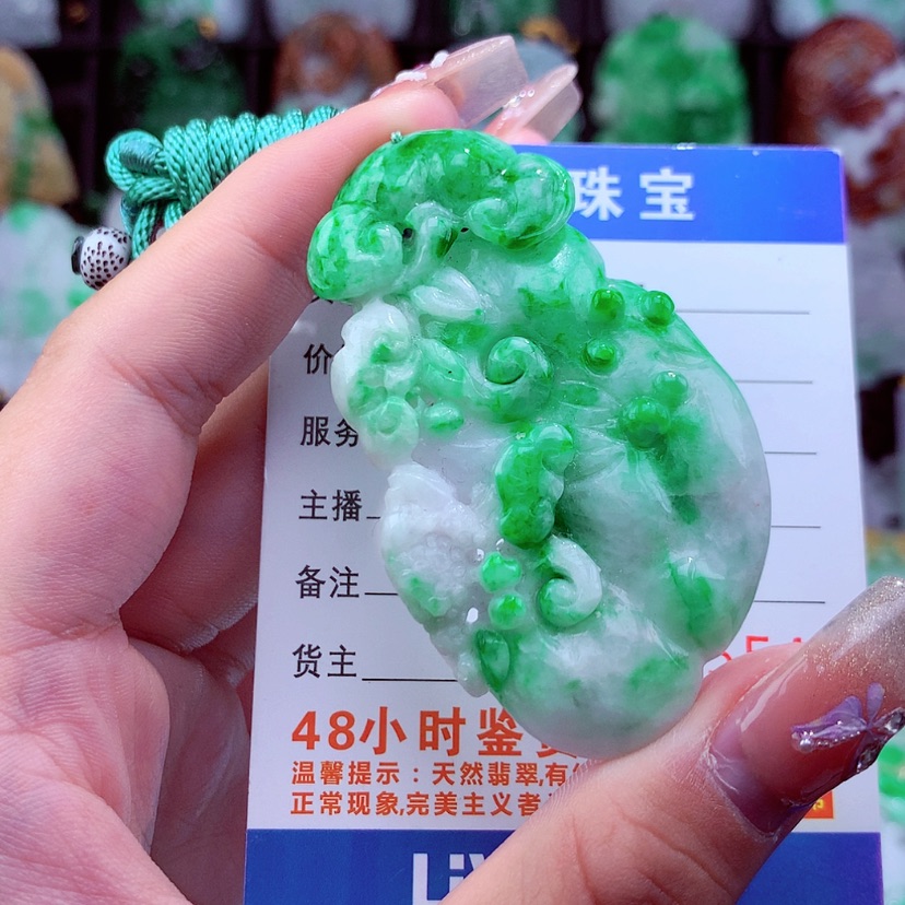 【闪购商品】翡翠颈饰未镶嵌挂件