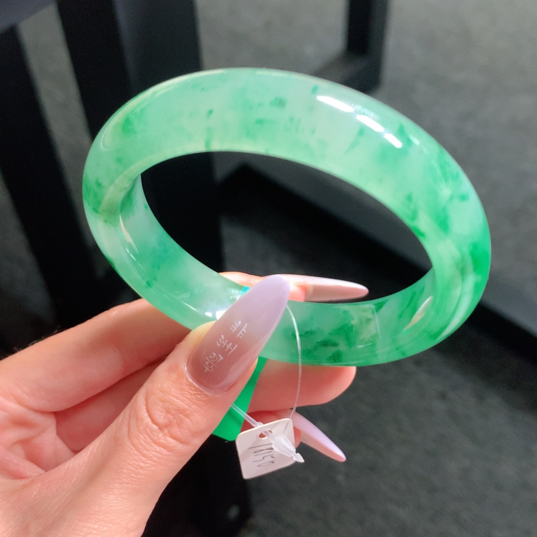 仙***猪石英质玉未镶嵌手镯