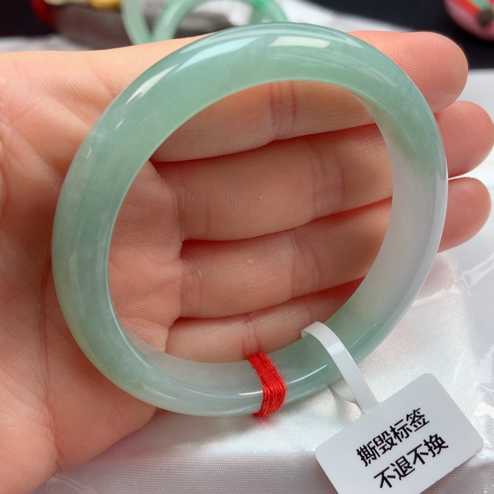 翡翠手镯未镶嵌q**q54圈