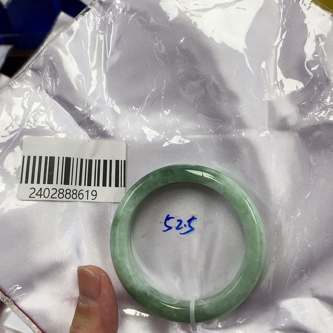 翡翠手镯未镶嵌天然缅甸翡翠手镯