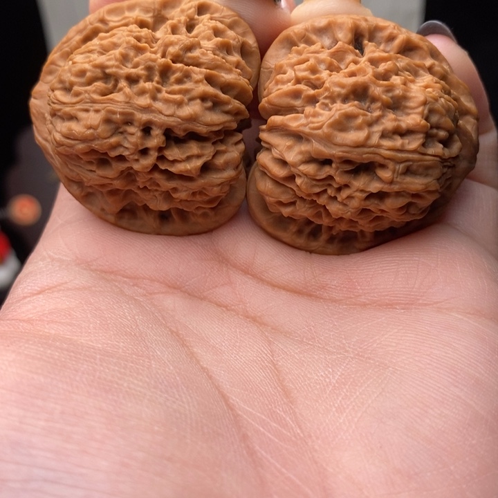 张***墨吊坠文玩核桃南疆石