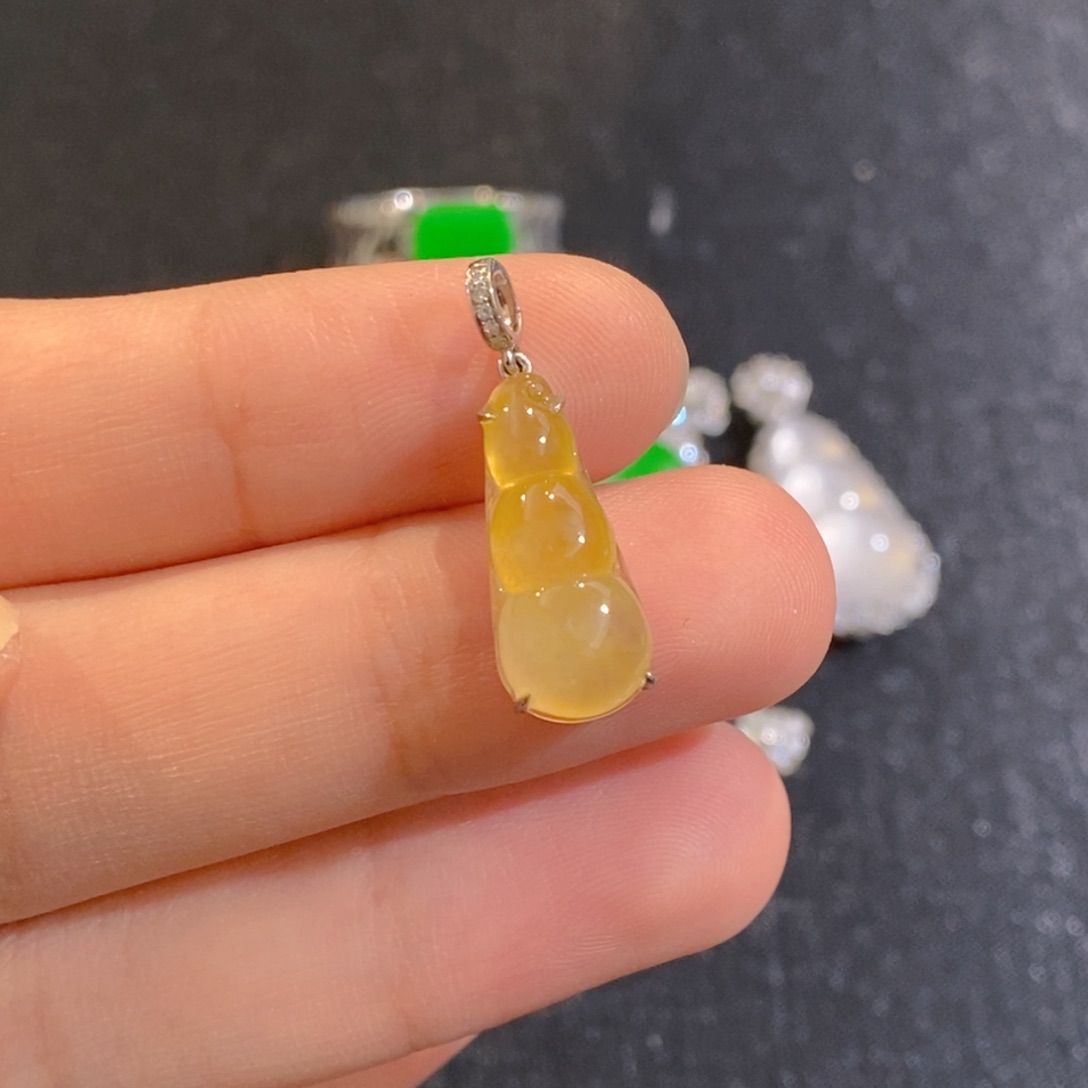 翡翠18K金镶嵌颈饰天然缅甸A货翡翠