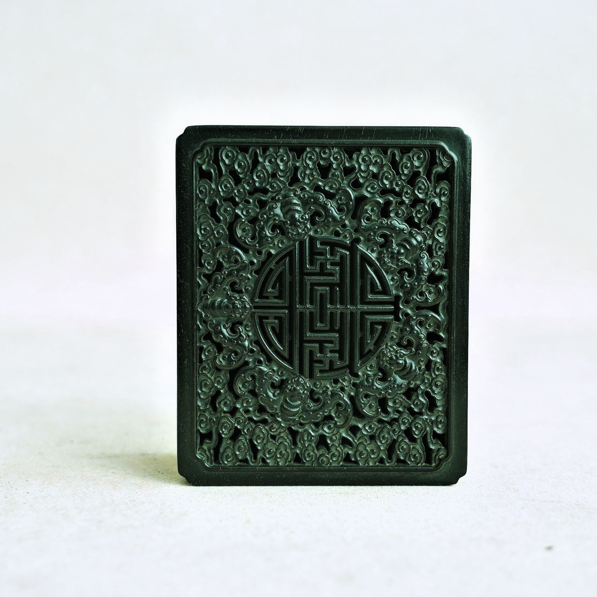 文华开物第142期拍品 6 清 紫檀木五福捧寿盒