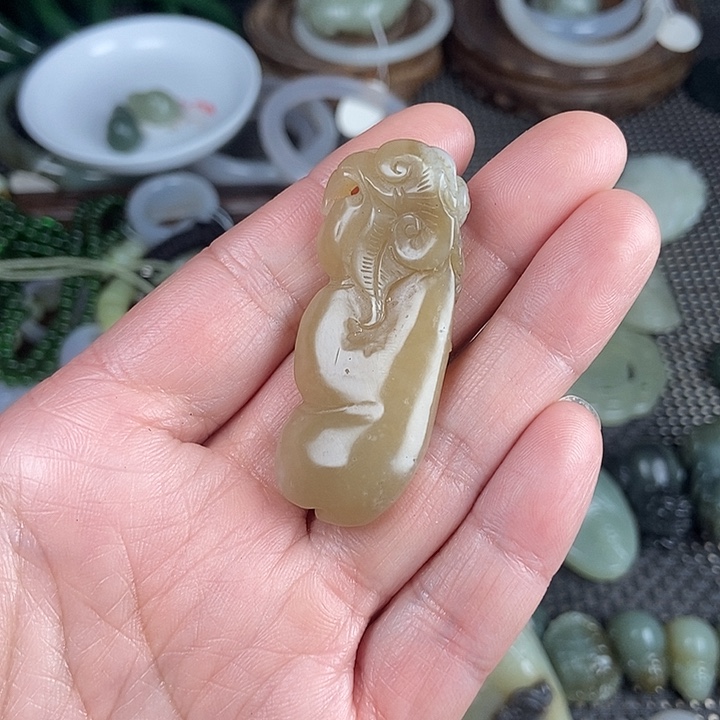 和田玉（糖玉）未镶嵌颈饰