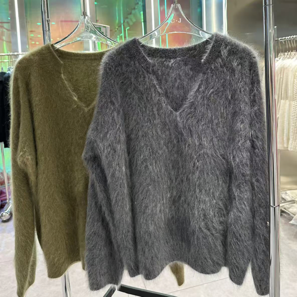 2027针织厚款V领山羊绒衫网红长袖宽松套头打底毛衣2025