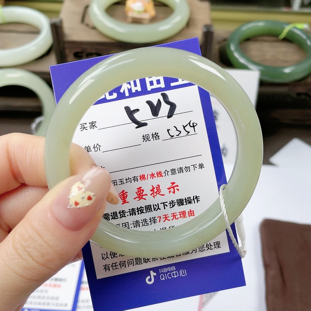 【闪购商品】未镶嵌手镯和田玉狗**哥