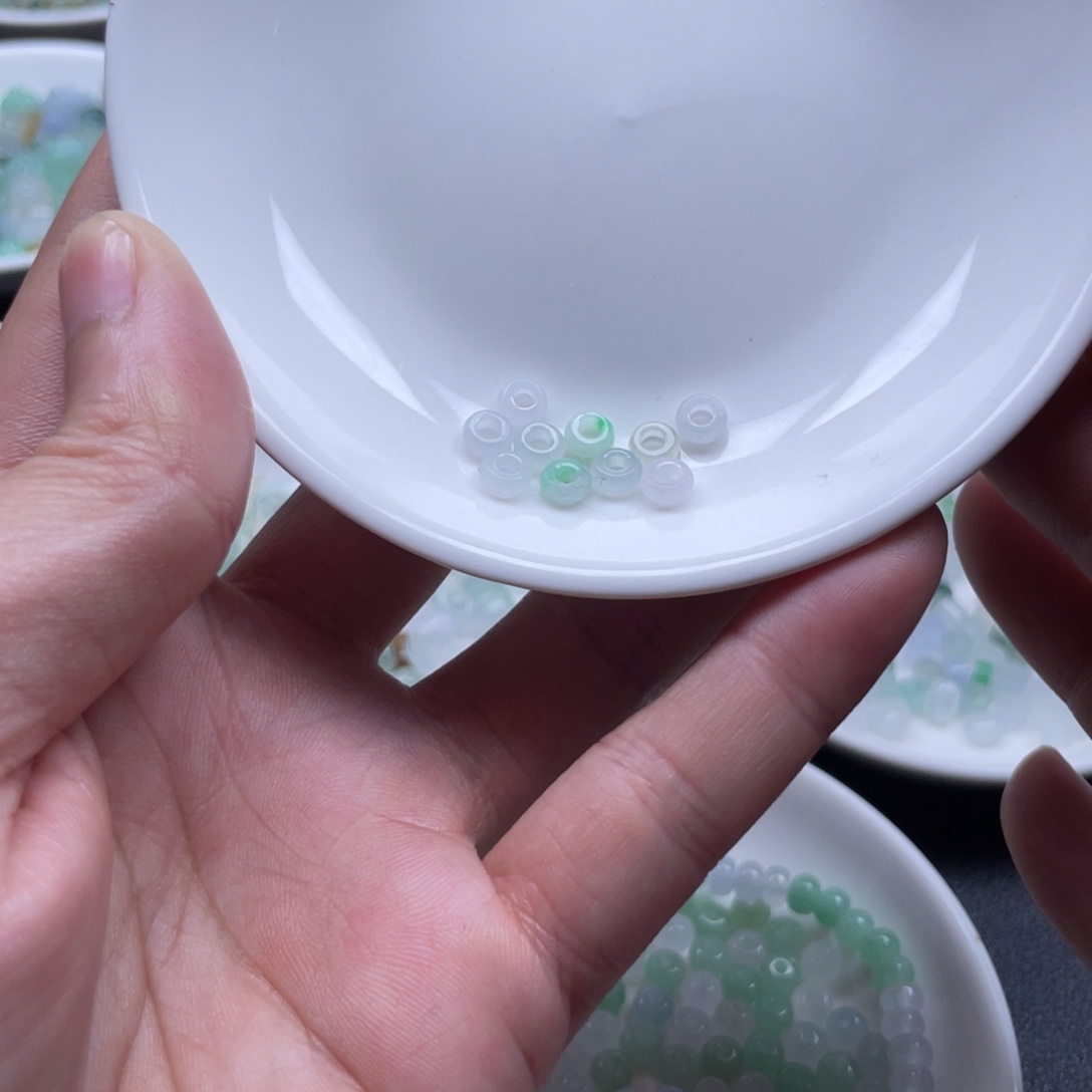 翡翠散珠翡翠大孔算盘珠10颗。 卡2+