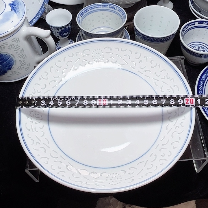 碗双线雕塑福字八寸盘