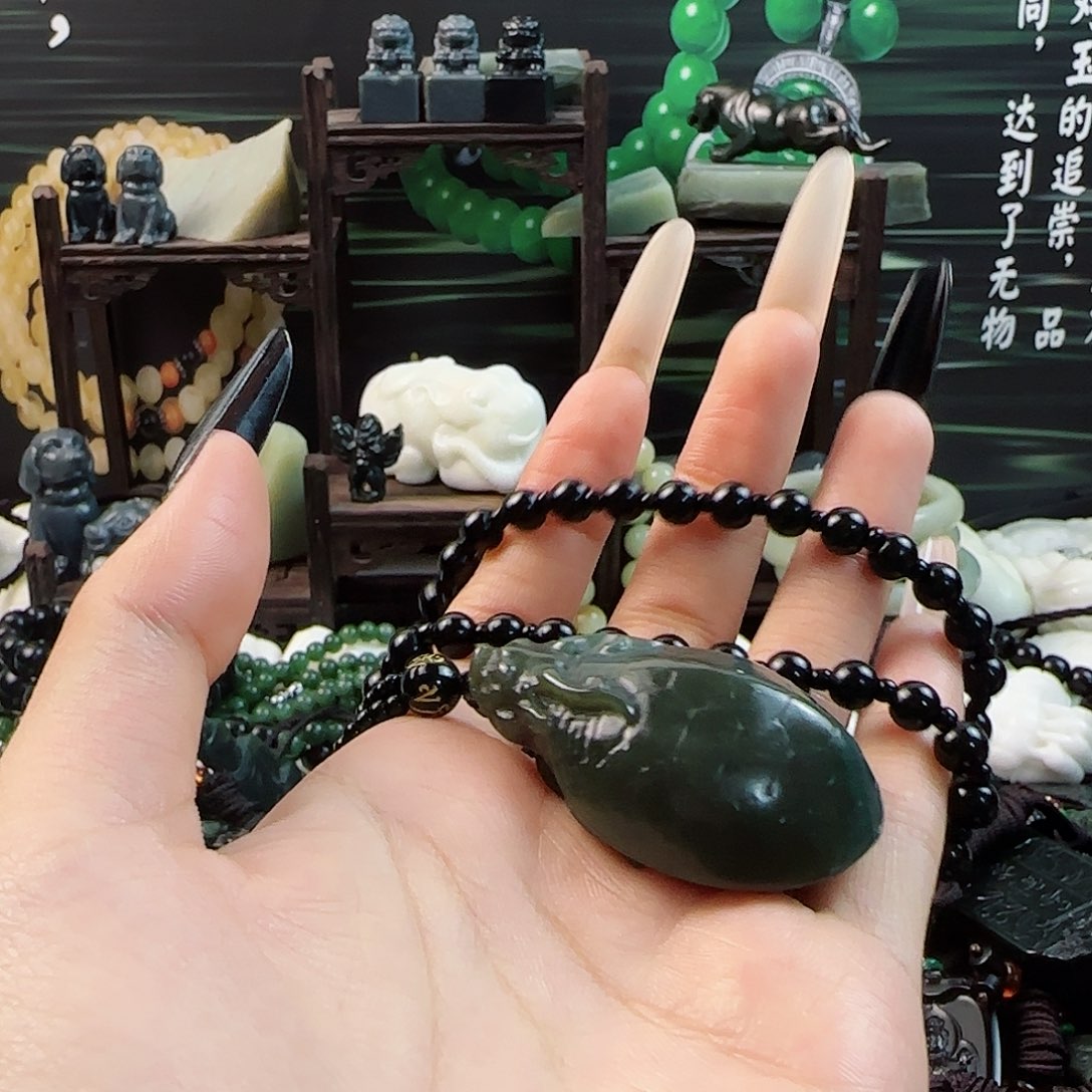 和田玉未镶嵌颈饰