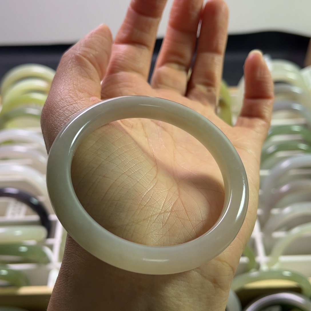 和田玉手镯54.8圈未镶嵌