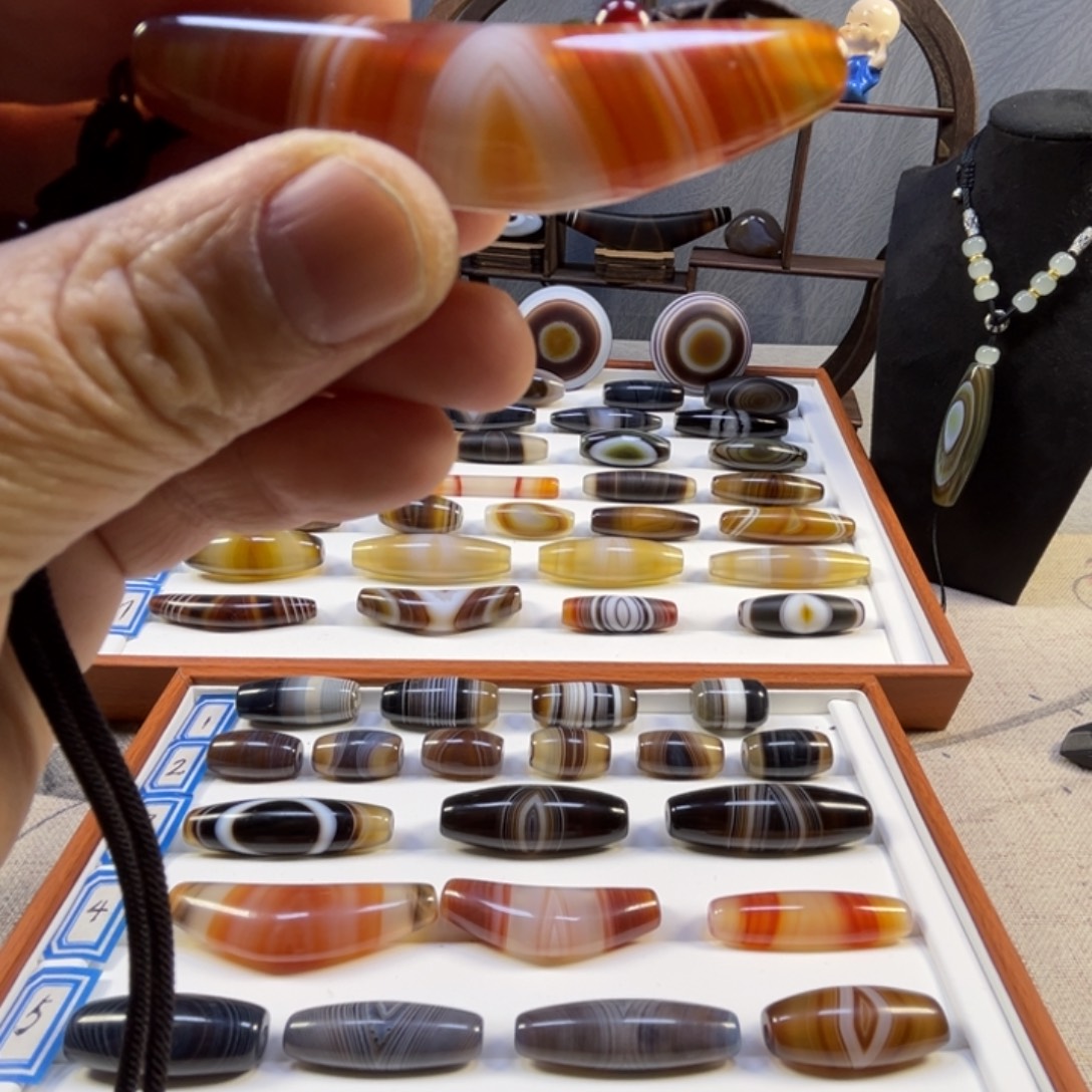 沈***缘玛瑙/玉髓未镶嵌颈饰