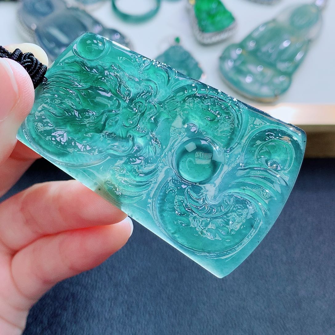 翡翠未镶嵌颈饰翡翠