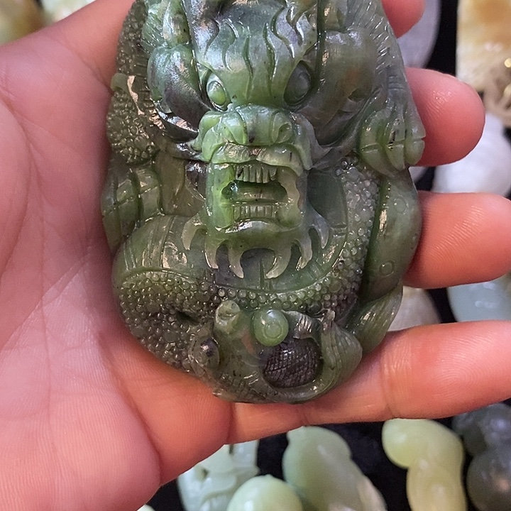 年***威定制和田玉和田玉的手把件龙