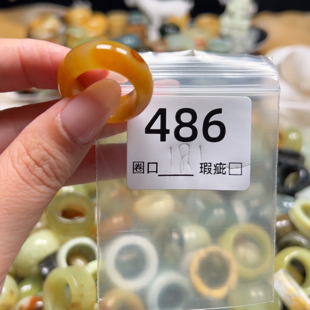 若***见蛇纹石玉未镶嵌戒指