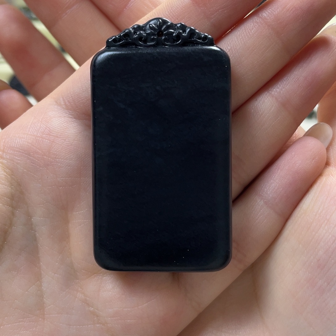 和田玉（墨玉）未镶嵌颈饰36面包高羊脂聚墨青花