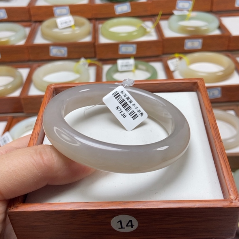 【闪购商品】和田玉手镯未镶嵌56