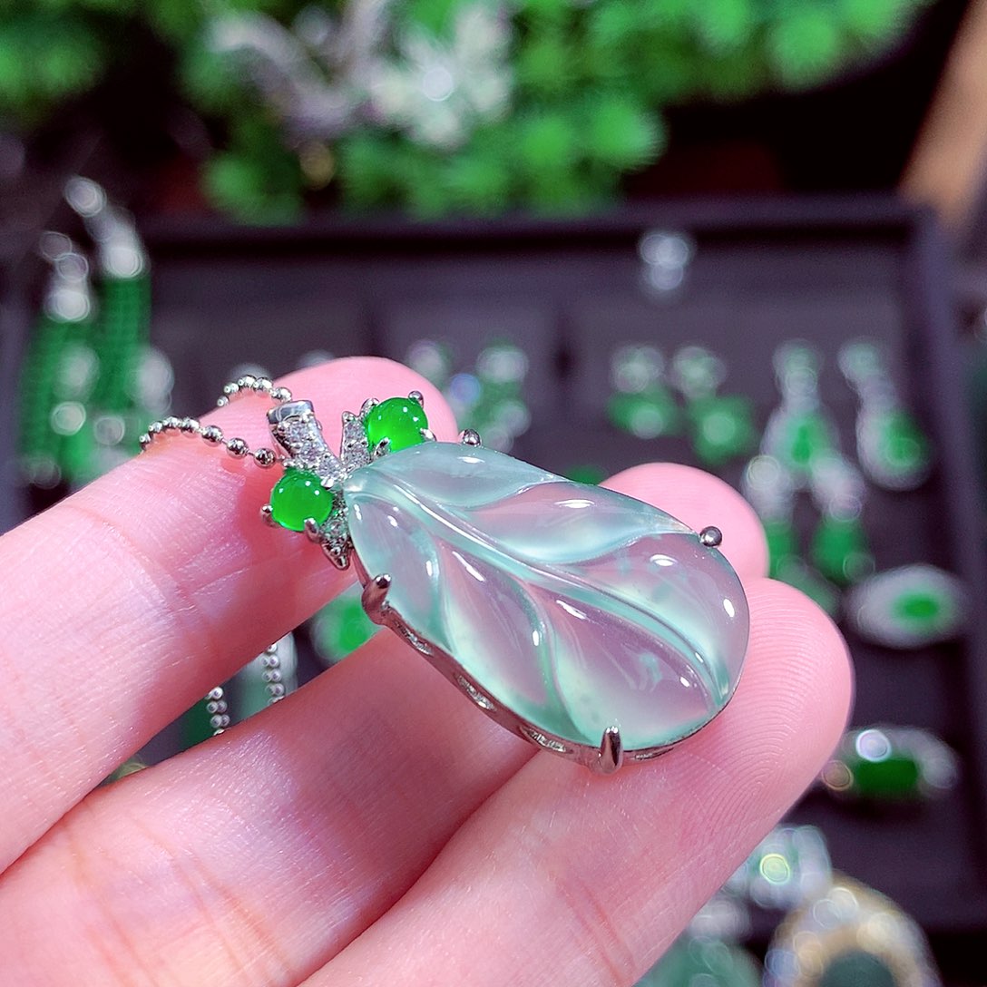 颈饰未镶嵌翡翠天然