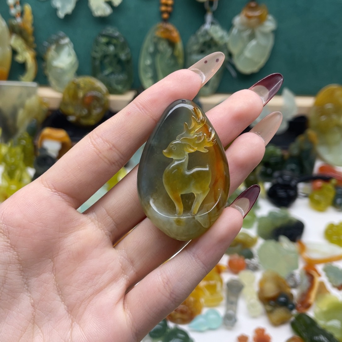 蛇纹石玉颈饰未镶嵌圆**姐