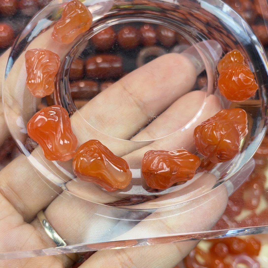 南红玛瑙未镶嵌颈饰白菜