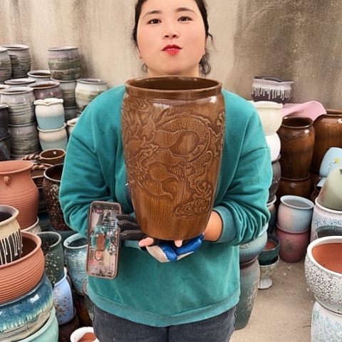 19口31高瑕疵盆子。 