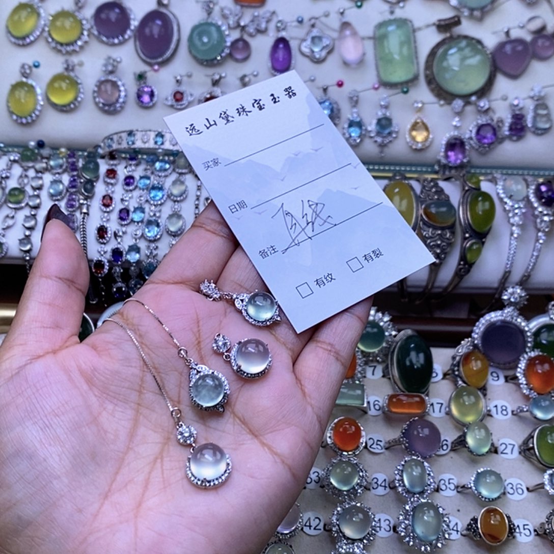 你***块岫玉银S925镶嵌耳坠